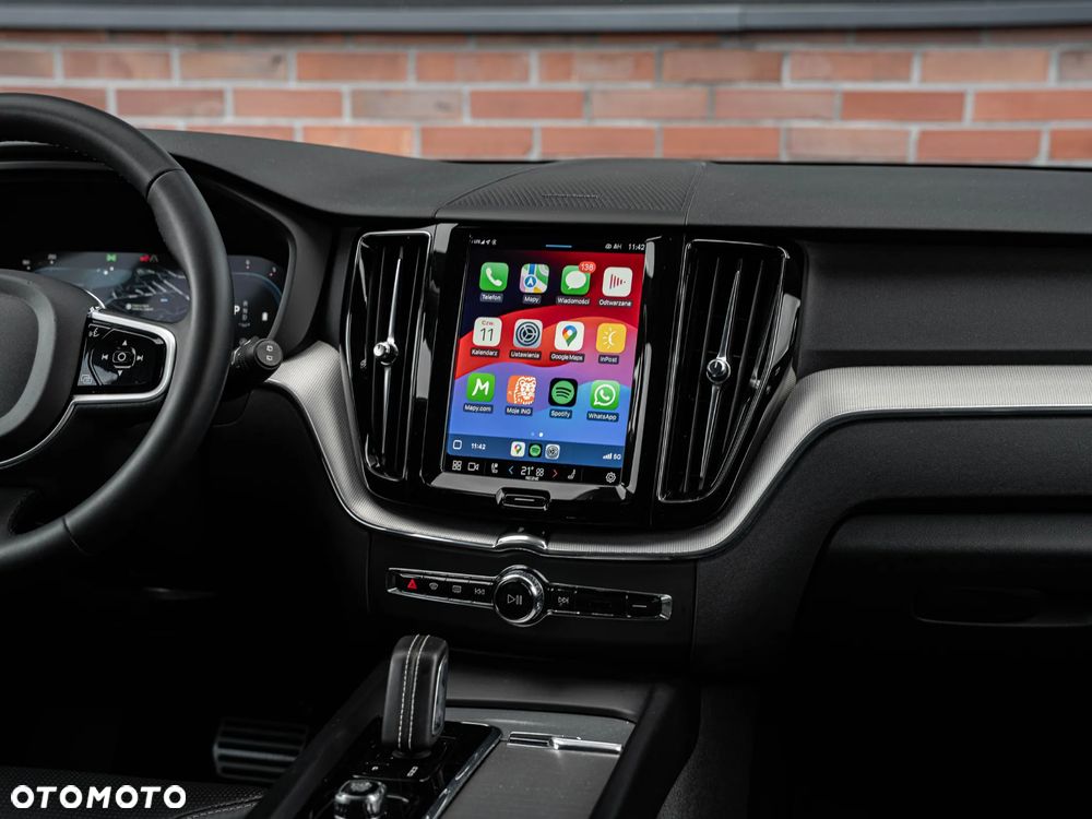 Volvo XC 60 B4 D Plus Dark - 34