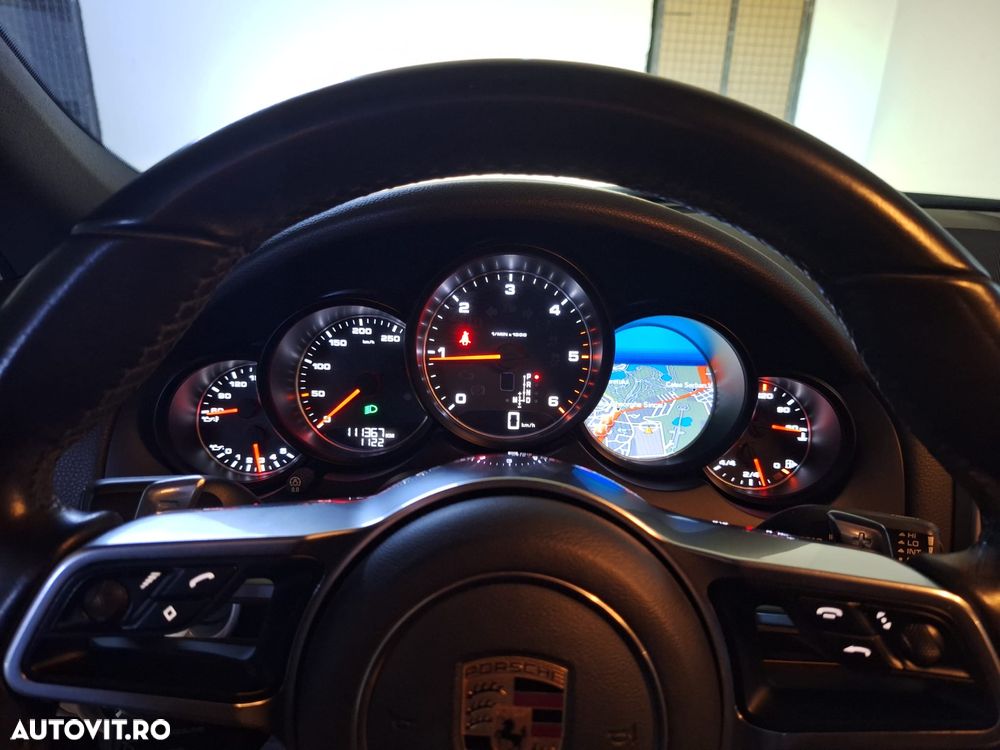 Porsche Cayenne 3.0 L - 16