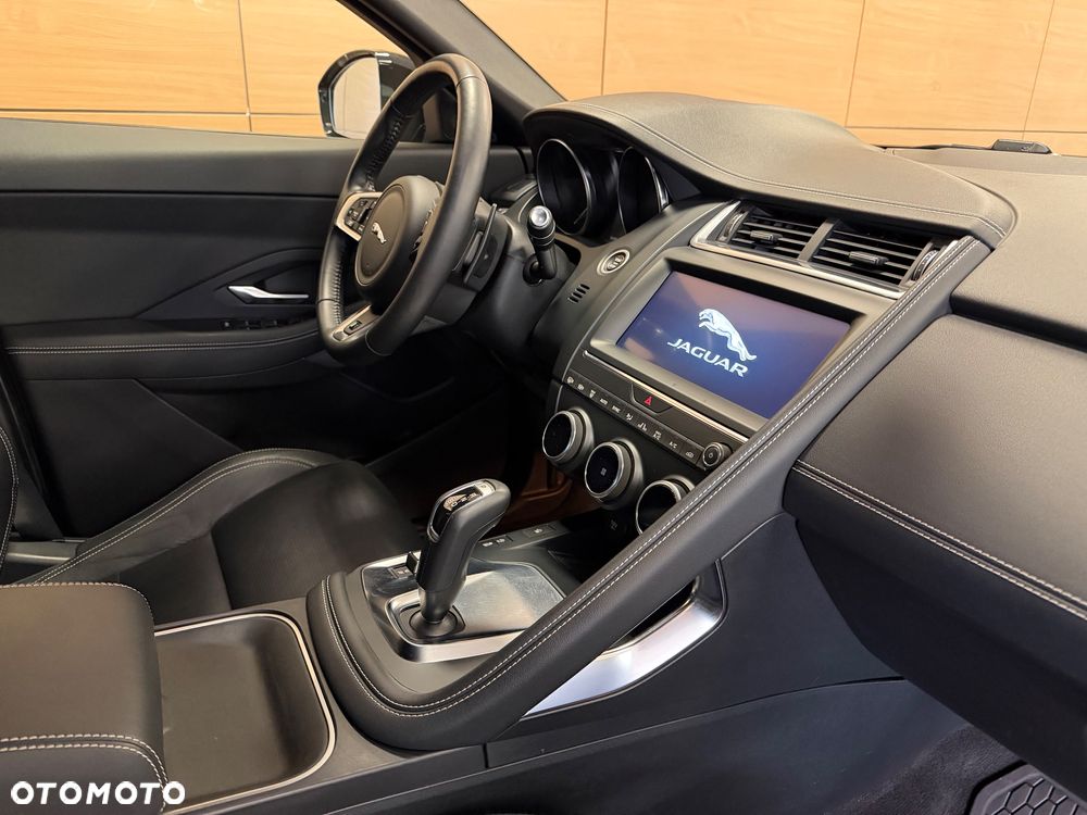 Jaguar E-Pace 2.0 i4P AWD R-Dynamic - 10