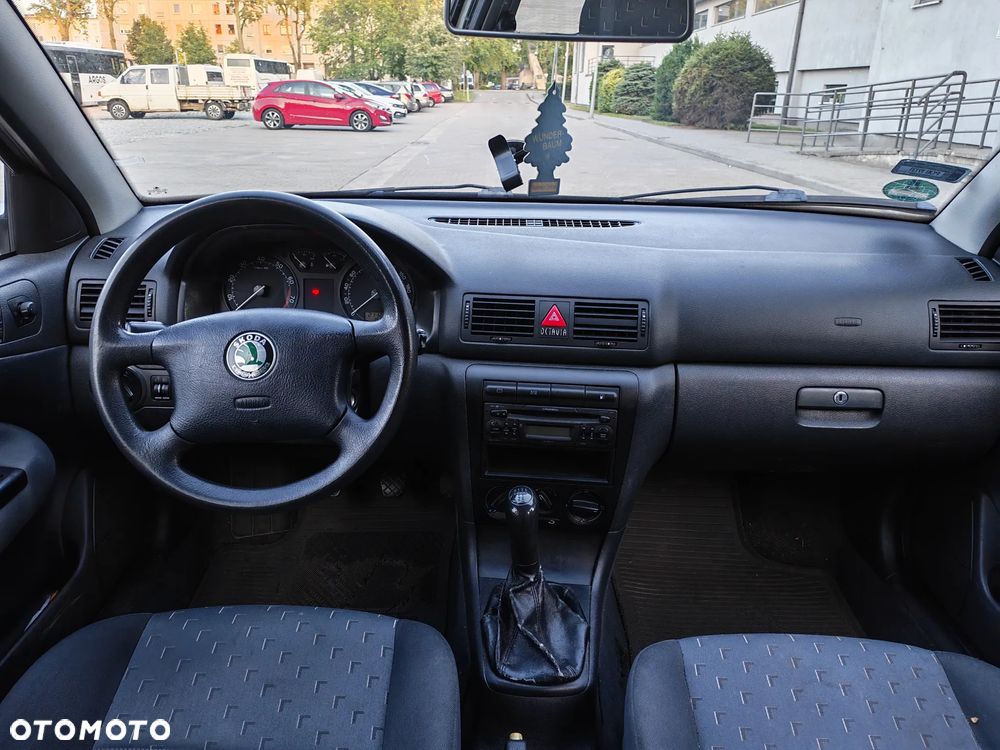 Skoda Octavia 1.6 Ambiente - 17
