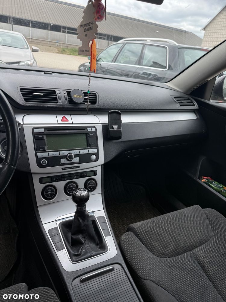 Volkswagen Passat 1.9 TDI Comfortline - 4