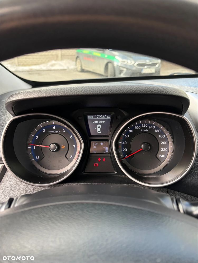 Hyundai i30 1.6 Classic + - 11