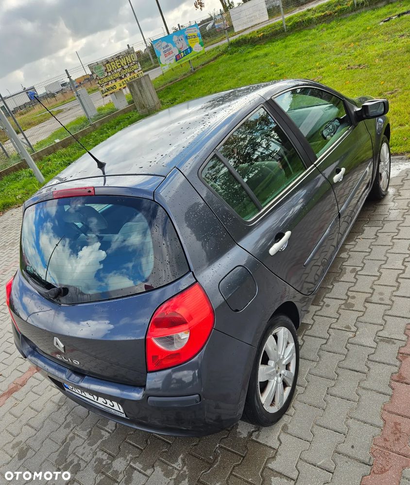 Renault Clio - 9
