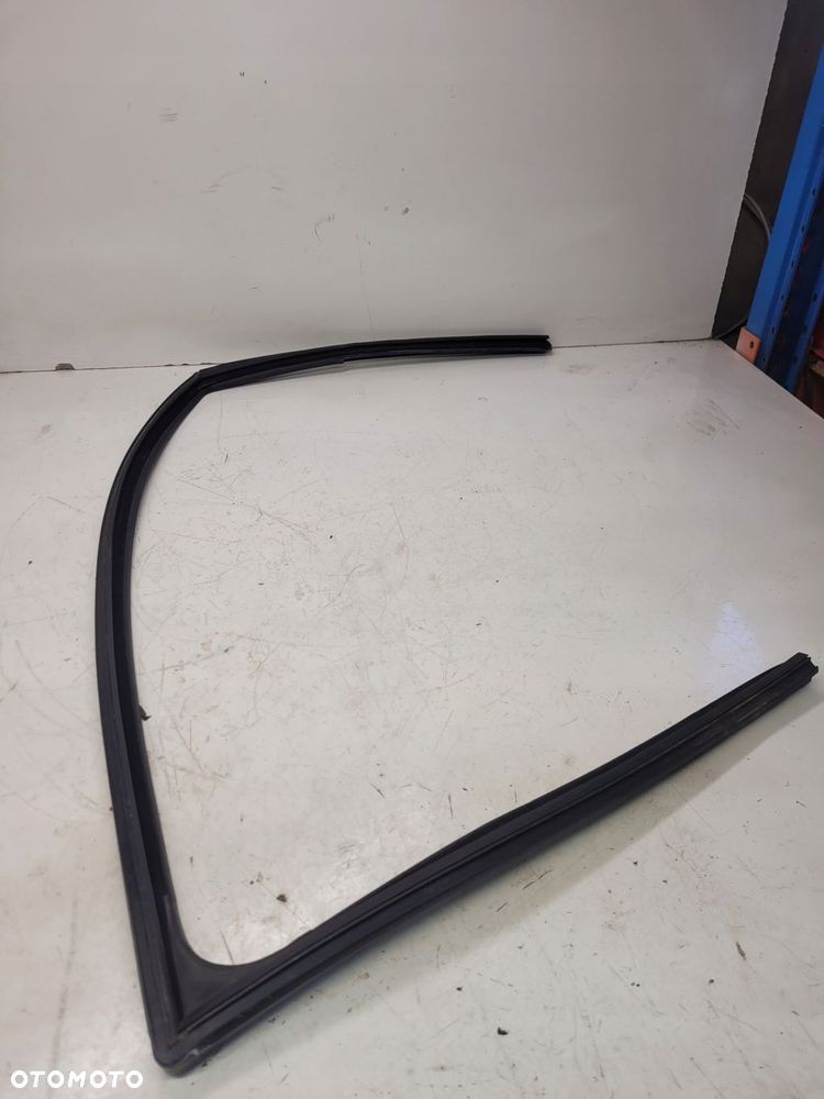 USZCZELKA SZYBY DRZWI PRAWY P AUDI Q7 4L0837440 - 4