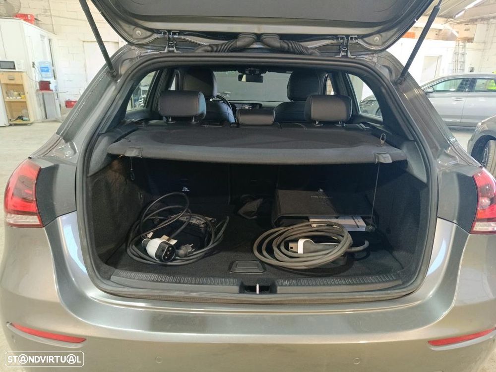 Mercedes-Benz A 250 e Style Plus - 11