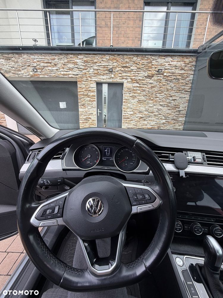 Volkswagen Passat - 25