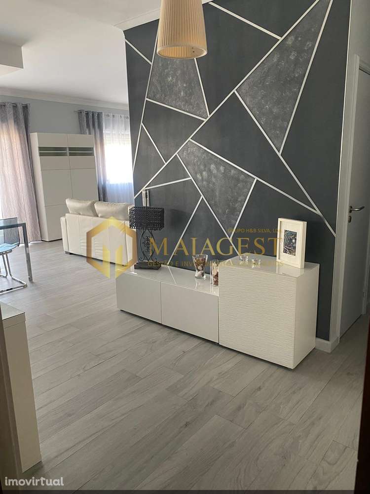 T2 remodelado no centro de Senhora da Hora - Grande imagem: 2/39