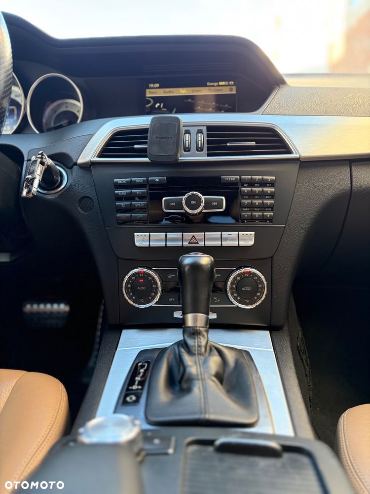Mercedes-Benz Klasa C 300 CDI DPF 4Matic (BlueEFFICIENCY) 7G-TRONIC Avantgarde - 13