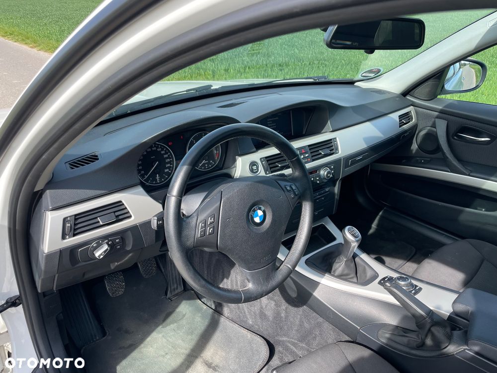 BMW Seria 3 320d xDrive DPF - 13