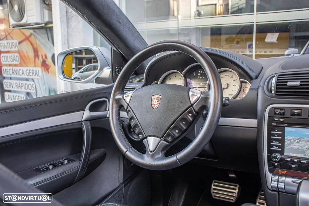 Porsche Cayenne Turbo S - 18