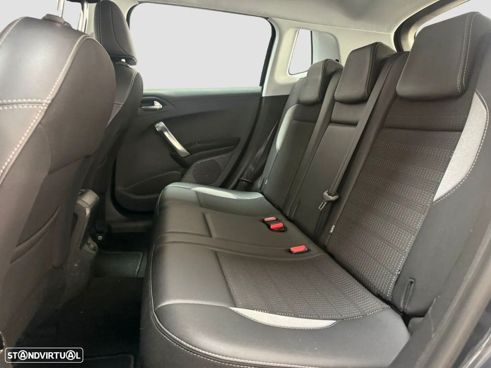 Peugeot 2008 PureTech 110 GPF Stop&Start EAT6 Allure — fotografia 10