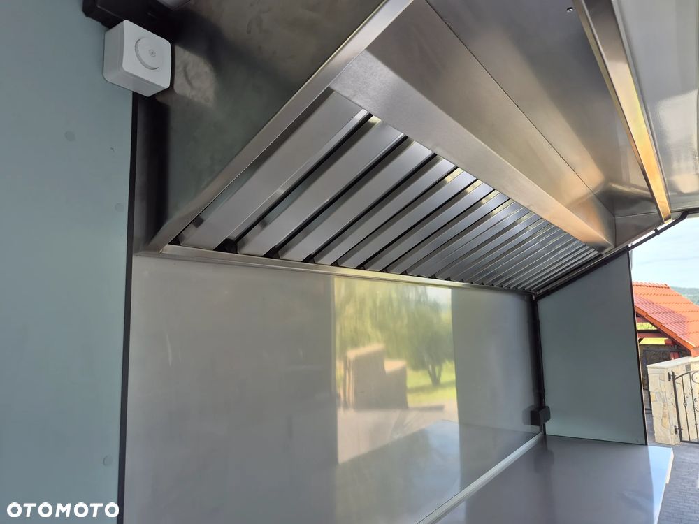 Mercedes-Benz Food Truck Sklep bar - 12
