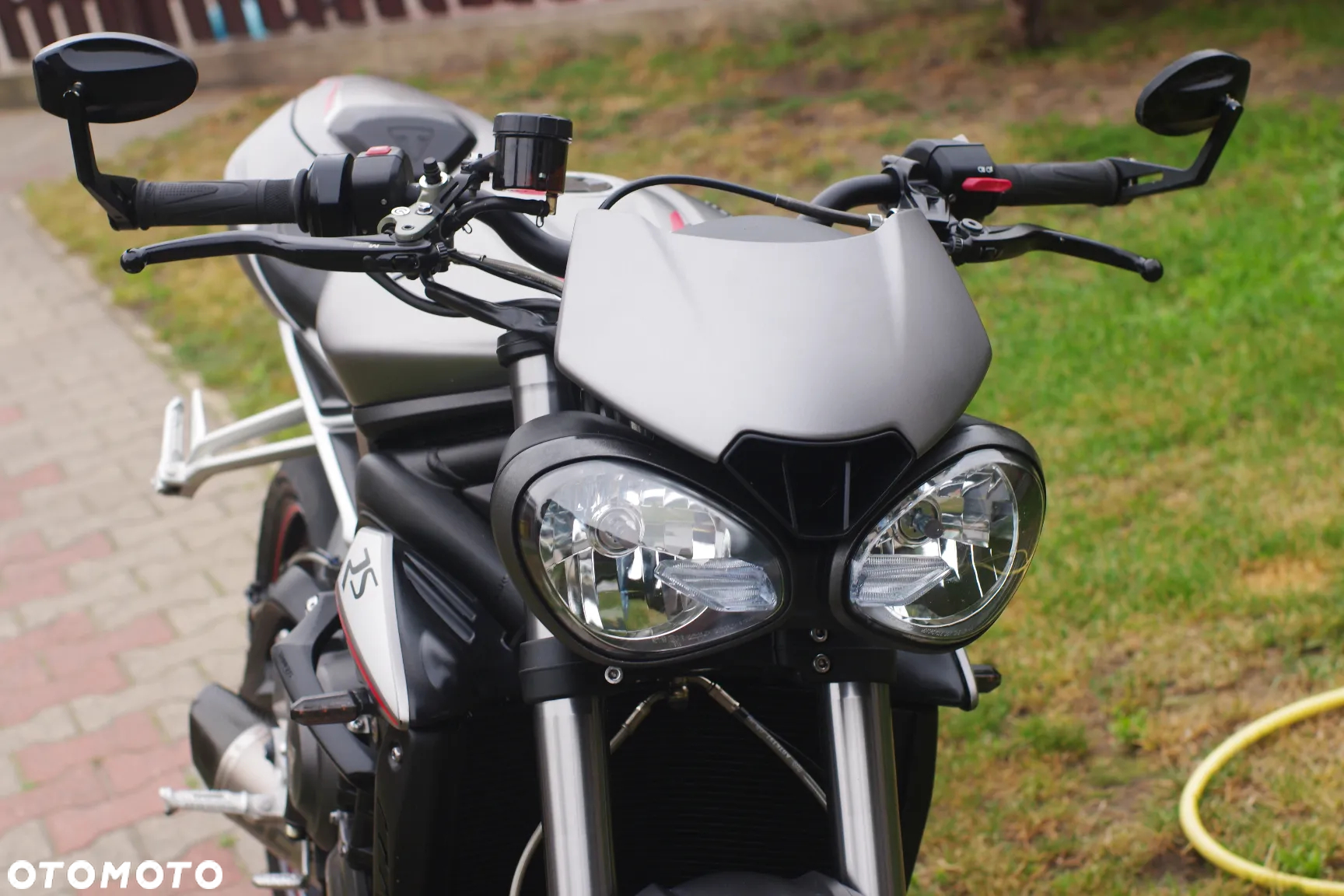 Triumph Street Triple - 12