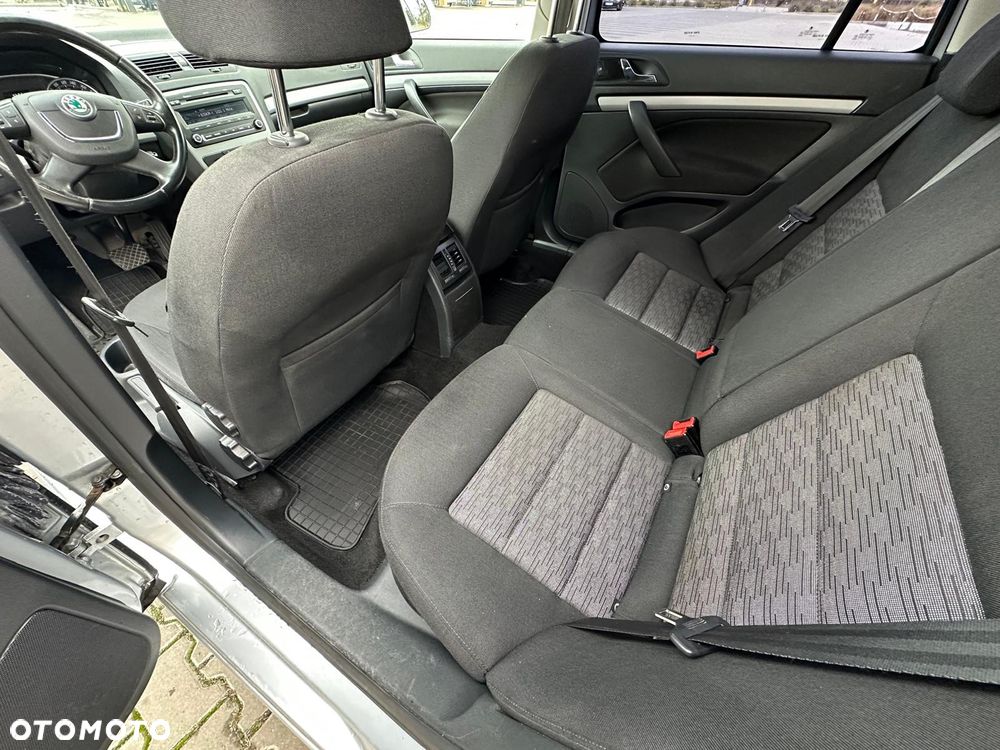 Skoda Octavia Combi 2.0 TDI DPF DSG Ambition - 13