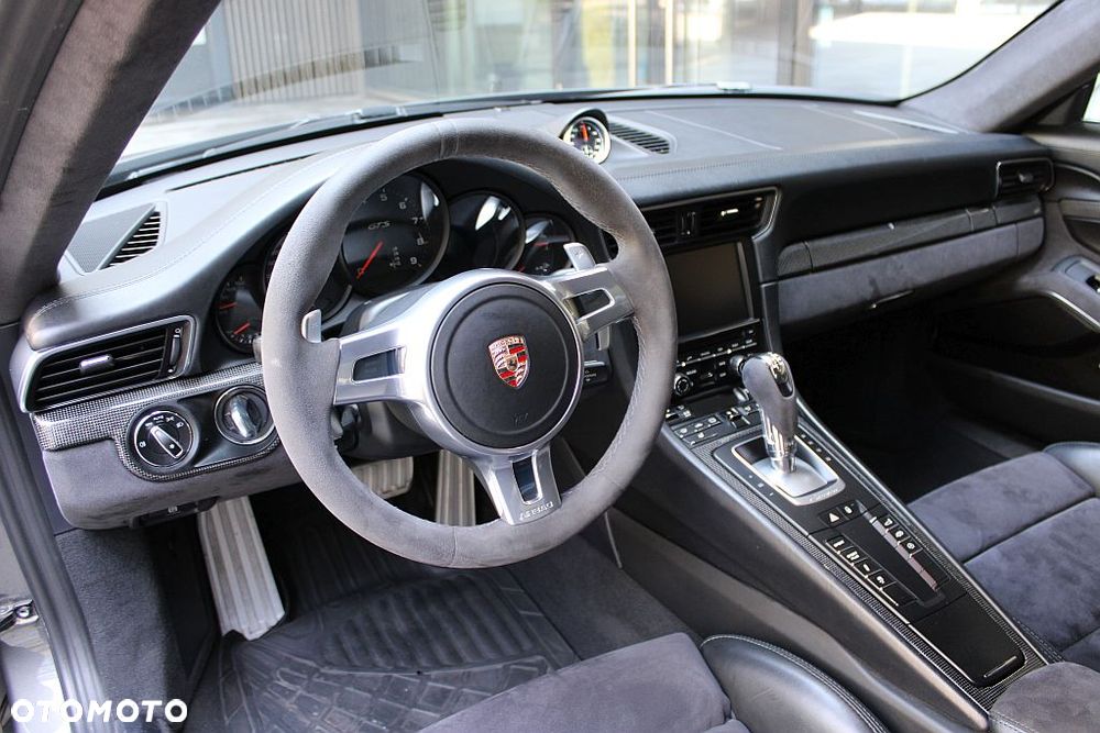 Porsche 911 Carrera GTS PDK - 19