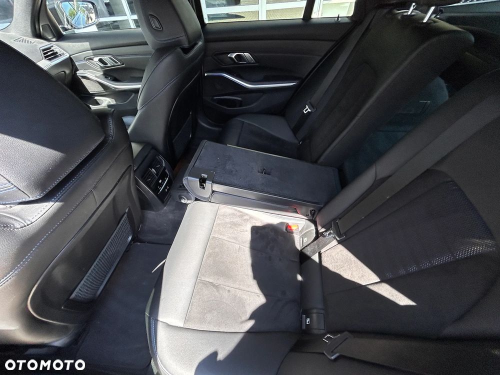 BMW Seria 3 320d xDrive MHEV M Sport sport - 23