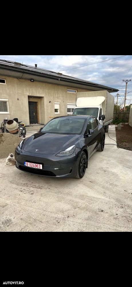 Tesla Model Y - 10