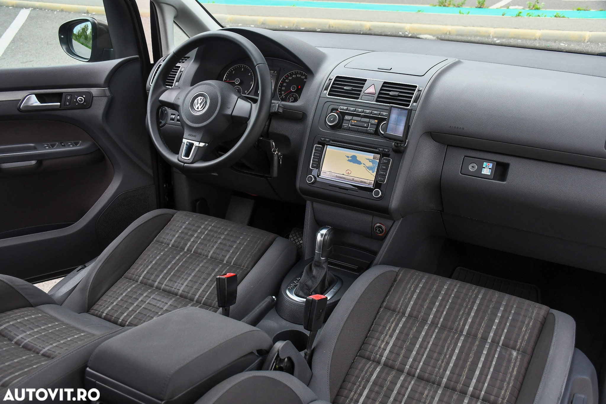 Volkswagen Touran 2.0 TDI DPF DSG Cross - 8