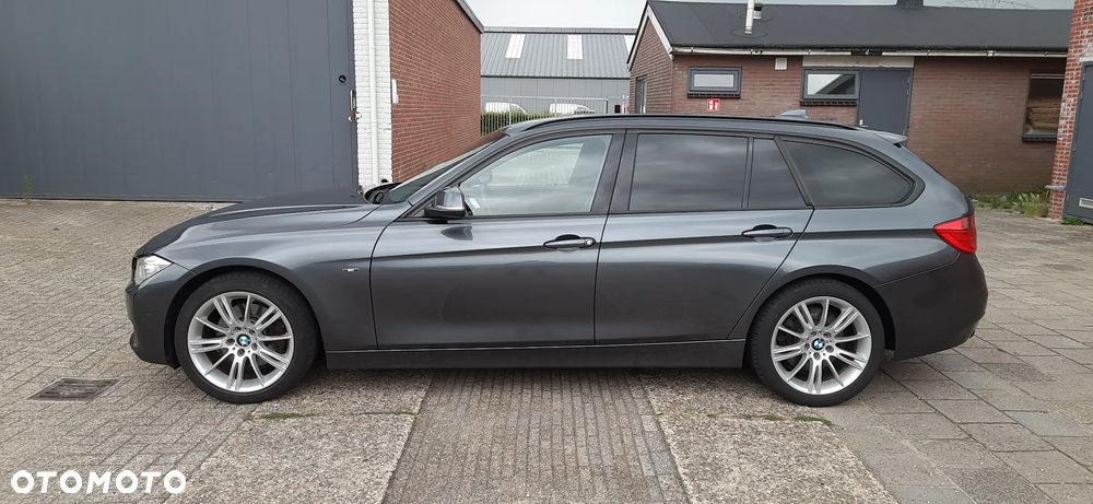 BMW Seria 3 330d Sport Line - 9