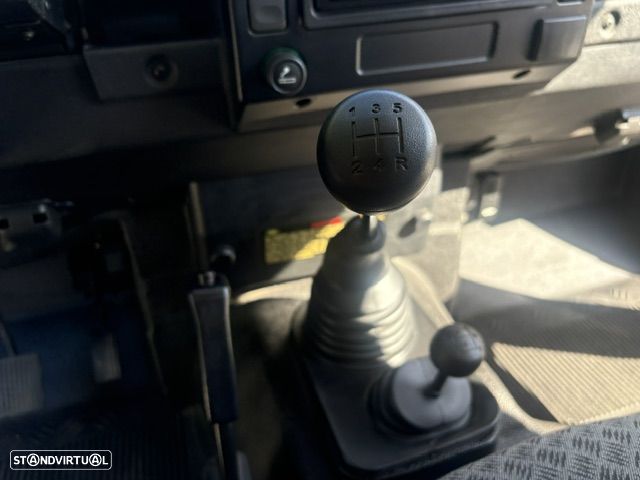 Land Rover Defender 90 2.5 TD5 Metal Top - 39