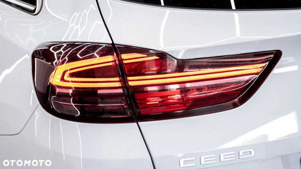 Kia Ceed 1.5 T-GDI M - 11