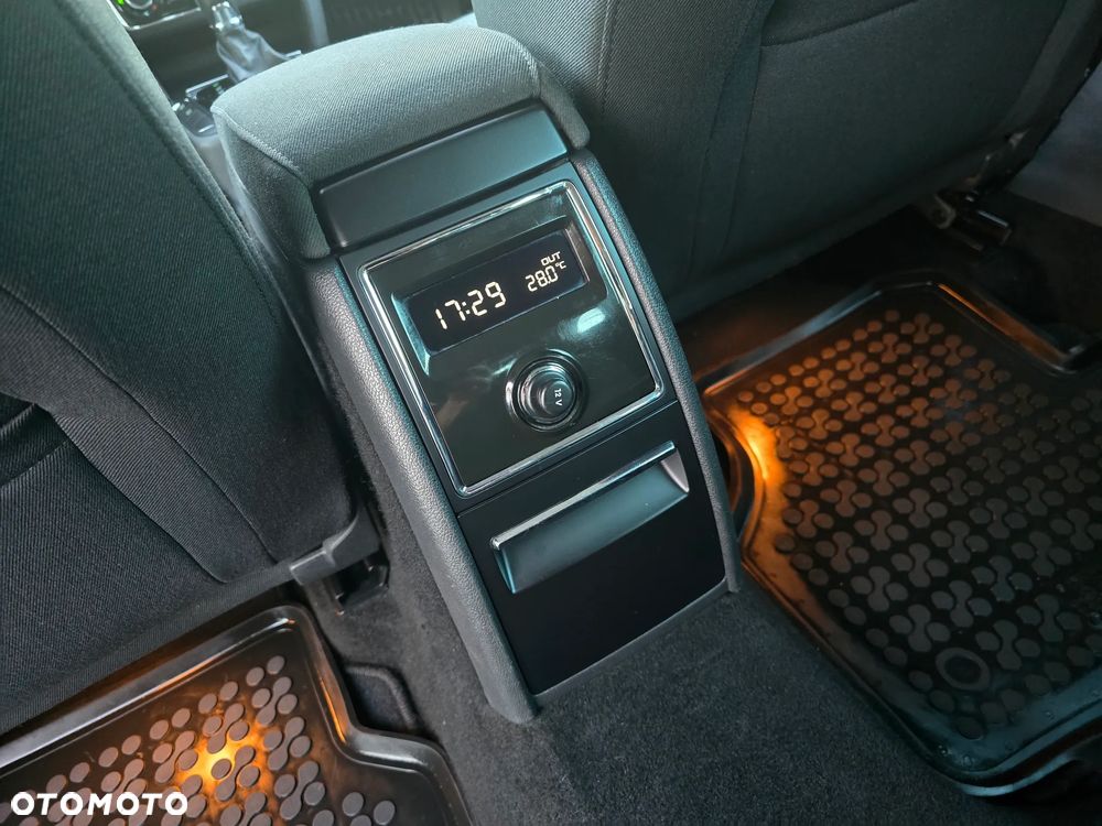 Skoda Superb 2.0 TDI Elegance DSG - 31