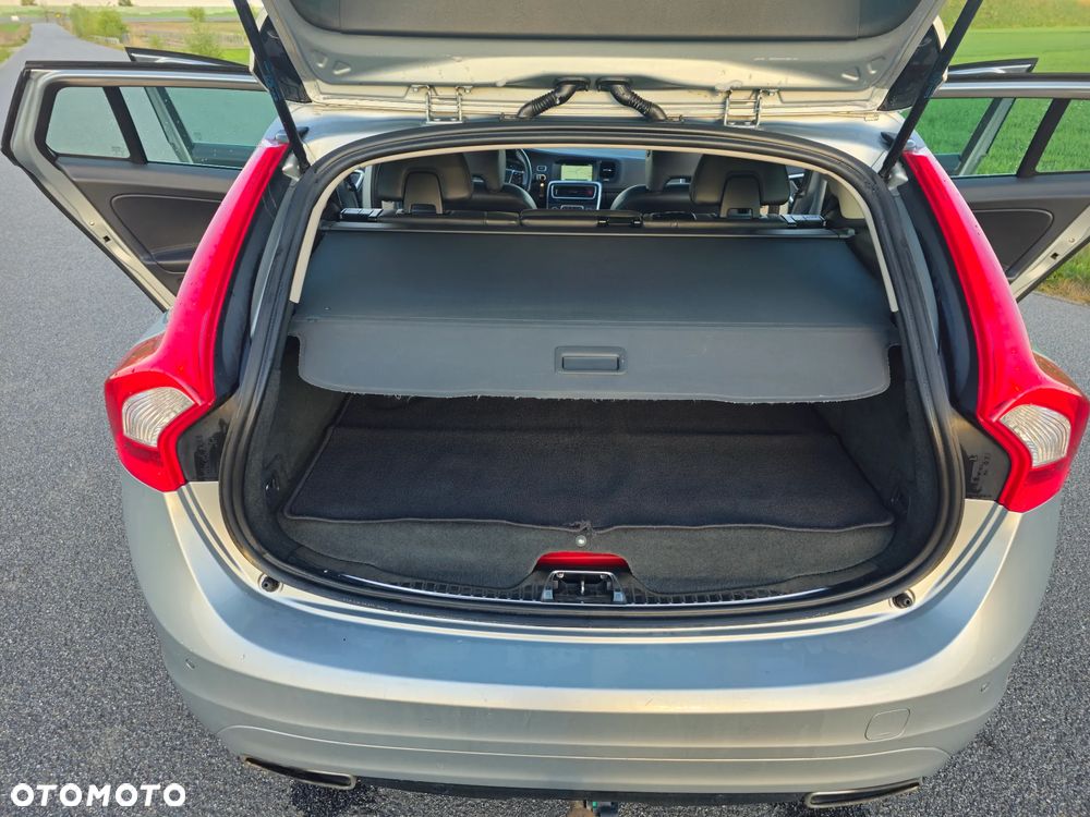 Volvo V60 D6 AWD Plug-in Hybrid Momentum - 22