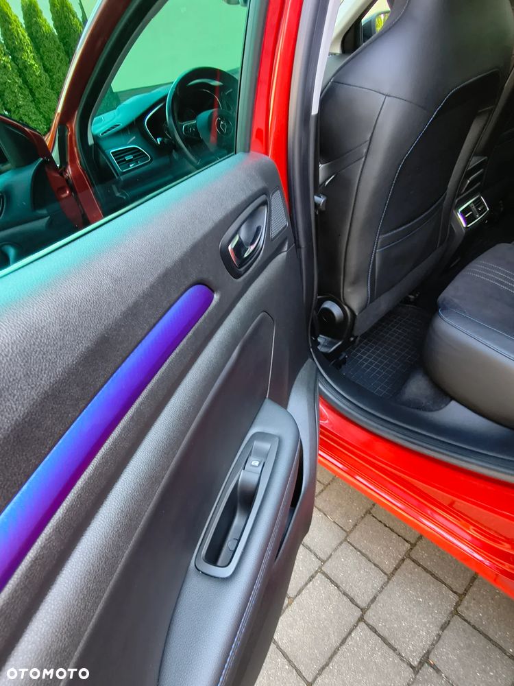 Renault Megane ENERGY TCe 205 EDC GT - 22
