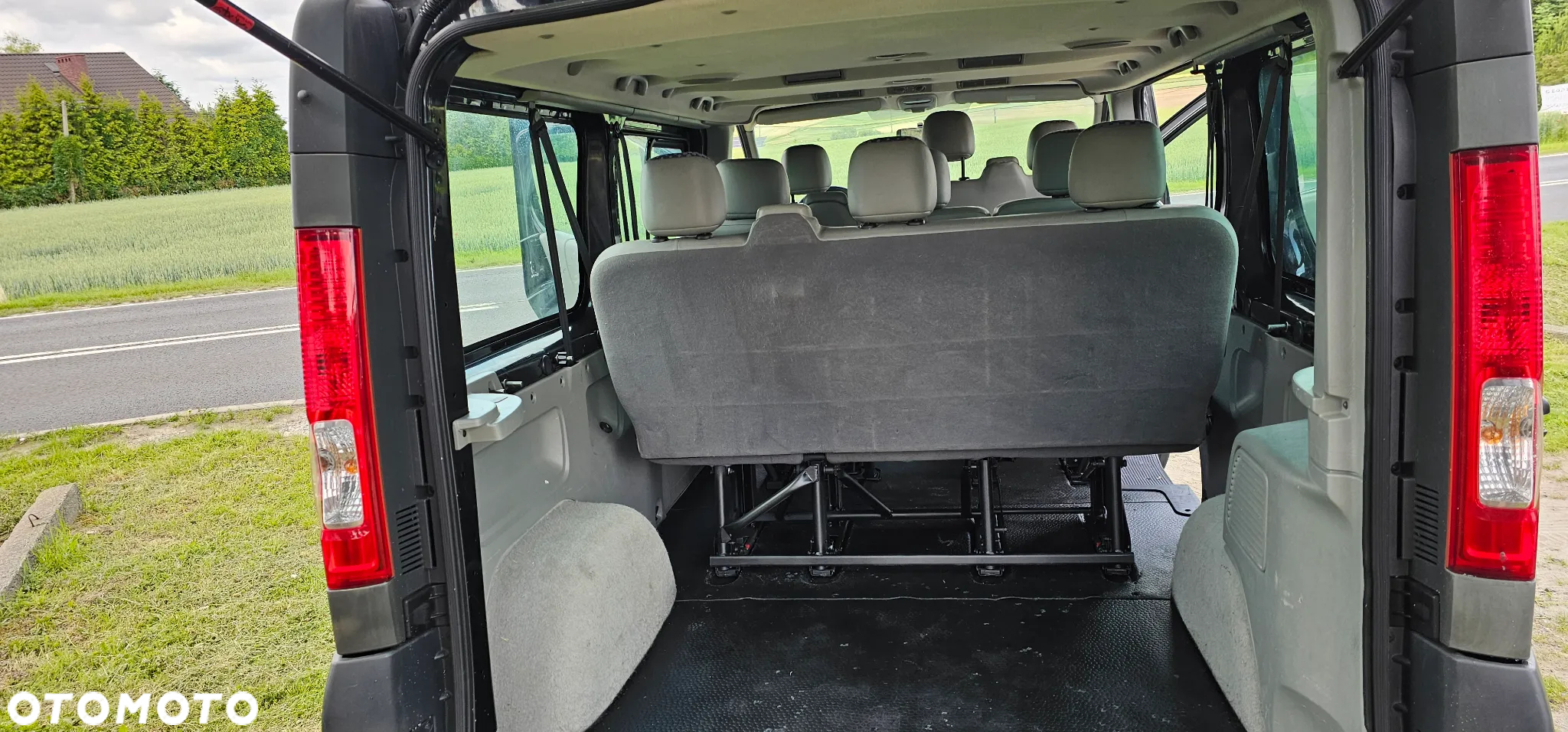 Renault Trafic 2.0 dCi 115 FAP Passenger Black Edition - 15
