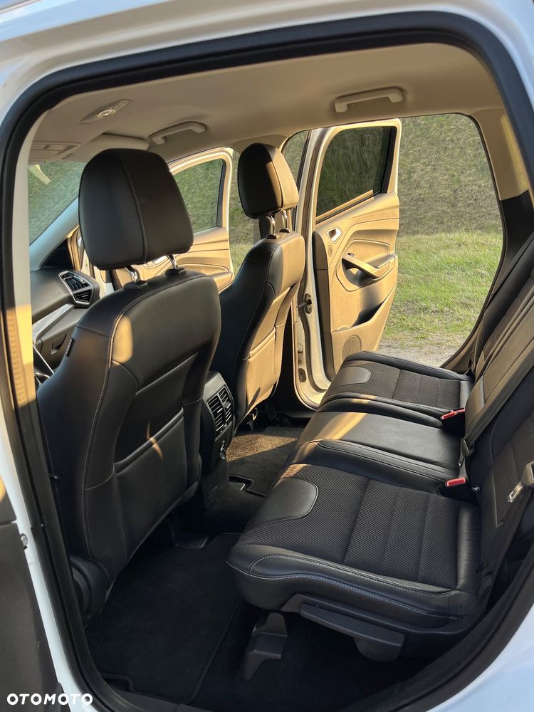Ford Kuga 1.6 EcoBoost 2x4 Titanium - 8