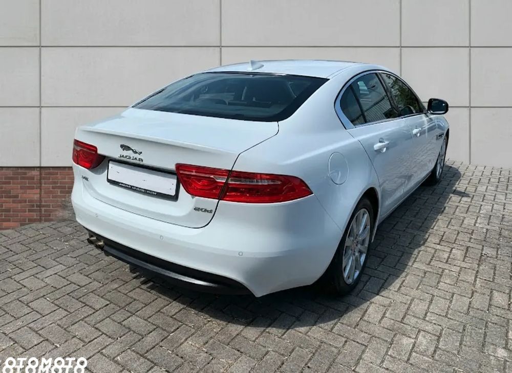 Jaguar XE 2.0 D Prestige - 20