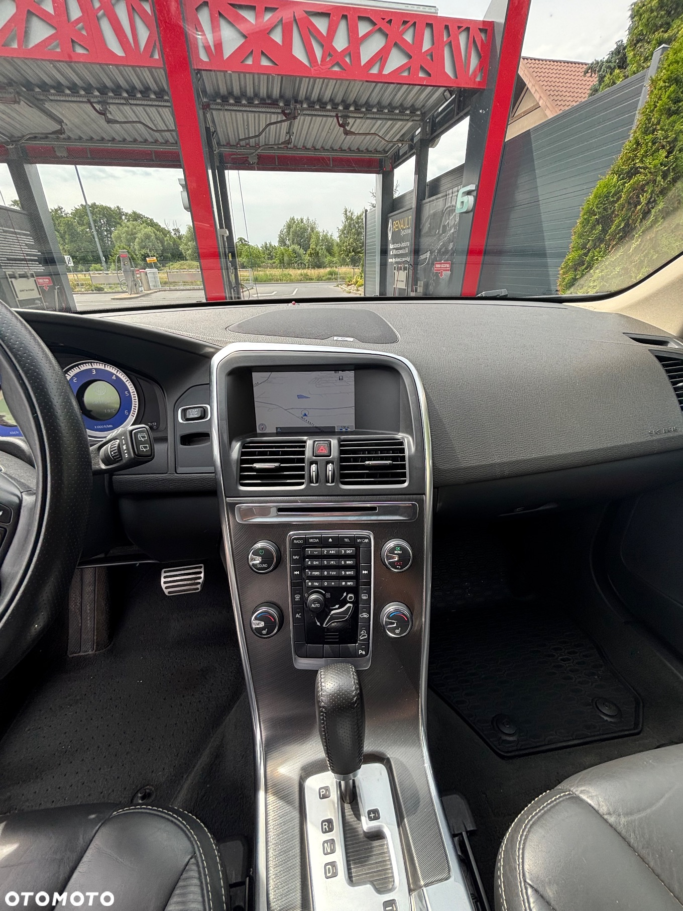 Volvo XC 60 2.4D AWD RDesign - 28