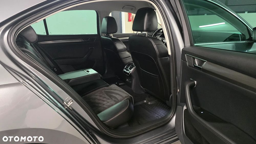 Skoda Superb 2.0 TDI SCR Sportline DSG - 9