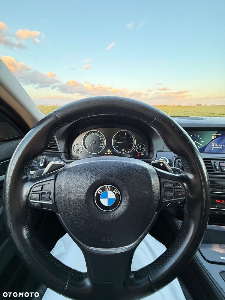 BMW Seria 5 525d - 13