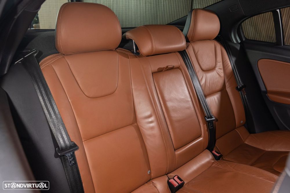 Volvo S60 Cross Country - 21