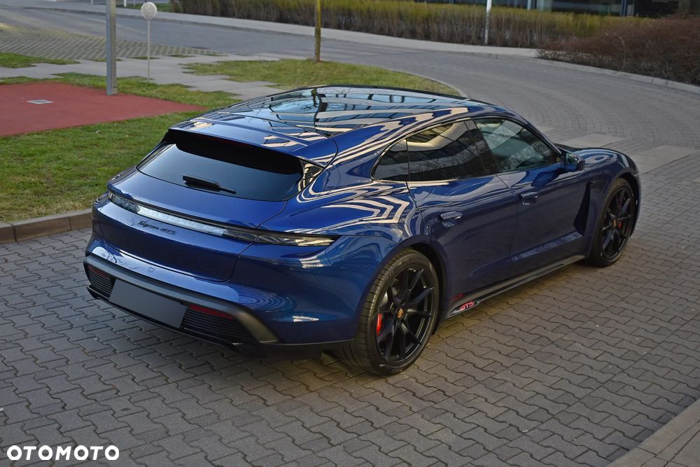Porsche Taycan GTS Sport Turismo - 10
