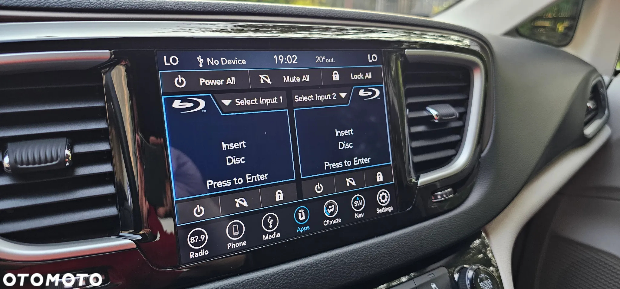 Chrysler Pacifica - 23