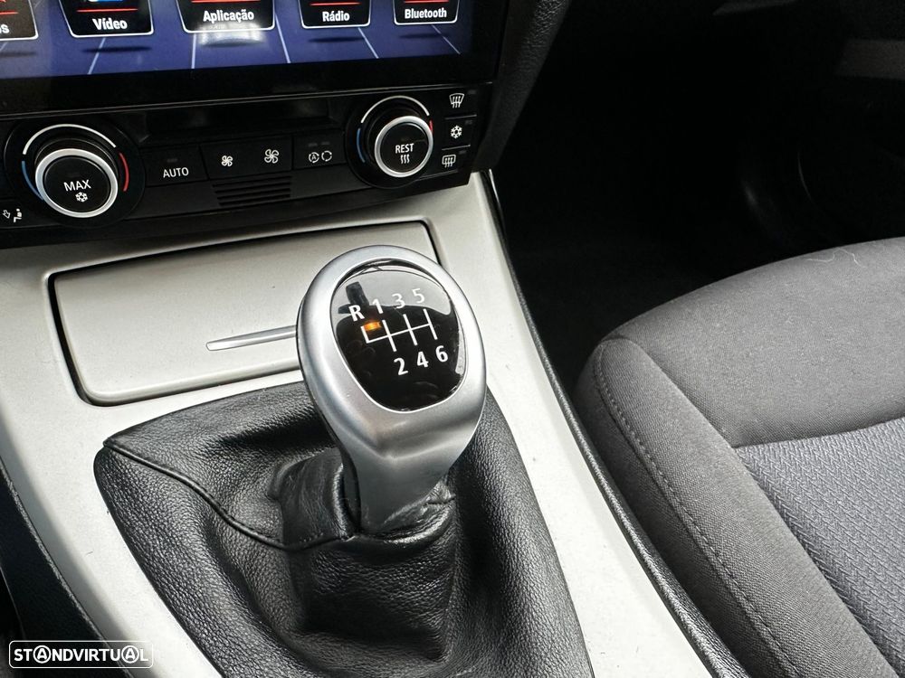 BMW 318 d Dynamic - 24