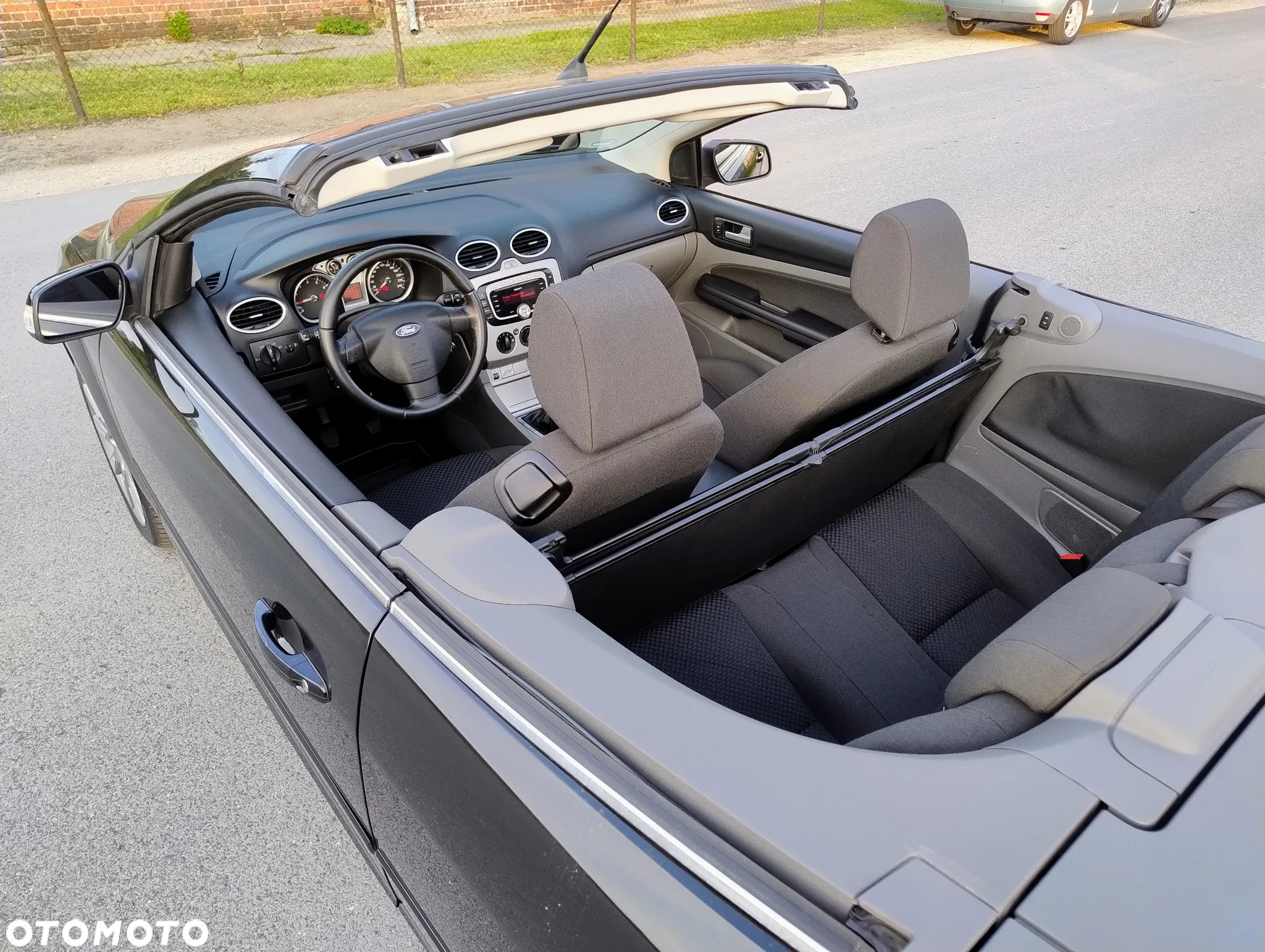 Ford Focus Coupe-Cabriolet 2.0 16V Black Magic - 5