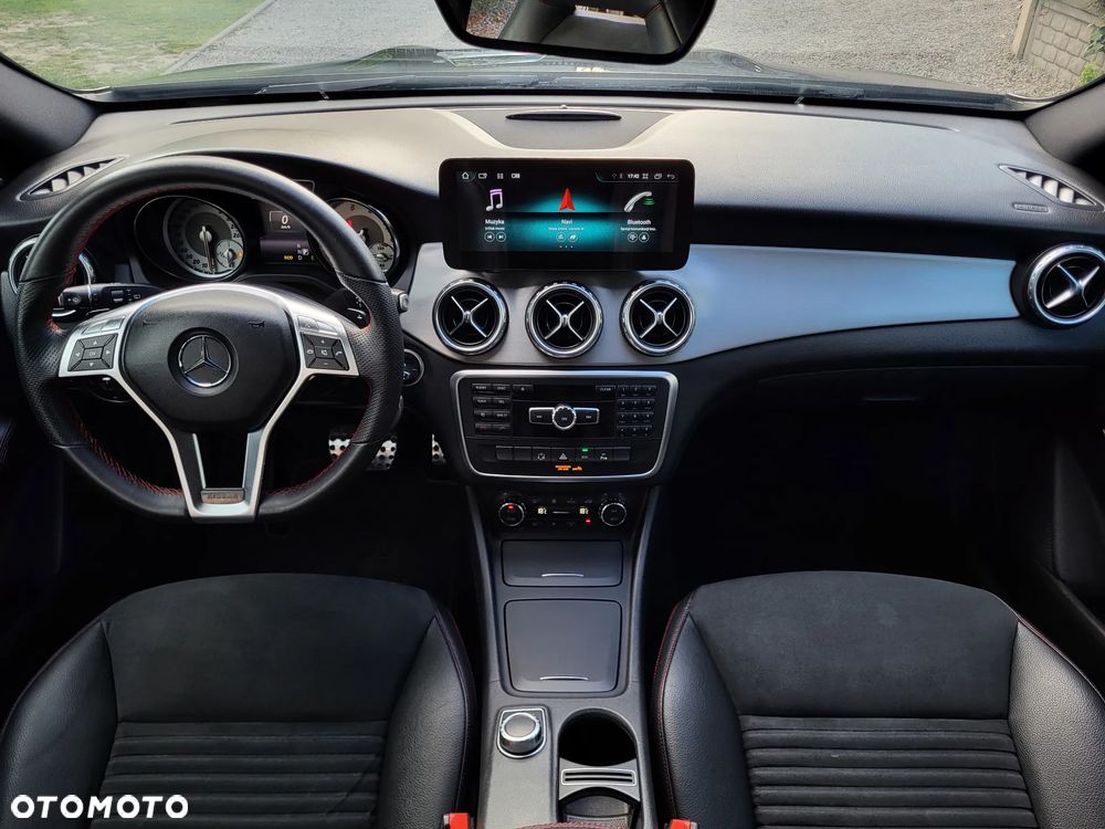 Mercedes-Benz GLA - 16