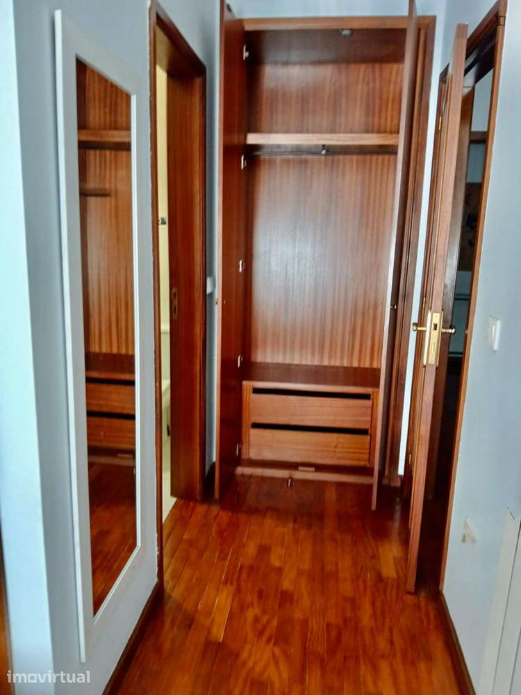 Quarto - localizado em Matosinhos Porto - Grande imagem: 4/8