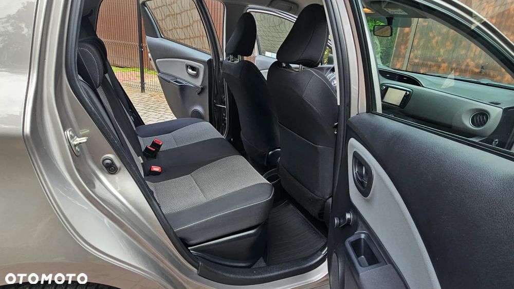 Toyota Yaris Hybrid 100 Dynamic - 28