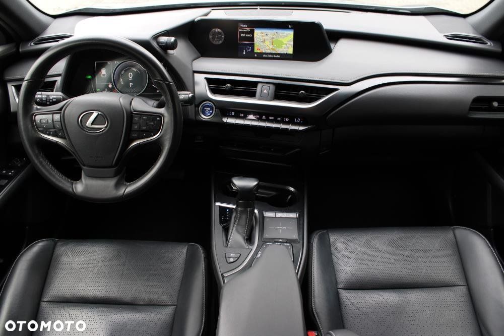 Lexus UX - 9