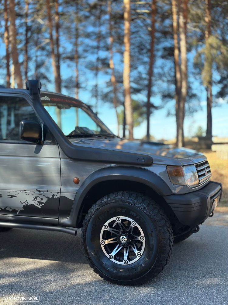 Mitsubishi Pajero 2.5 TDi GLX - 12