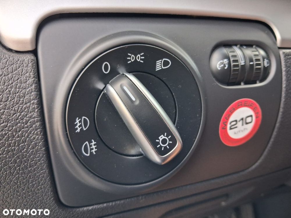 Volkswagen Golf 2.0 TDI DPF Highline - 17