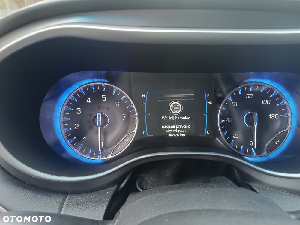 Chrysler Pacifica - 10