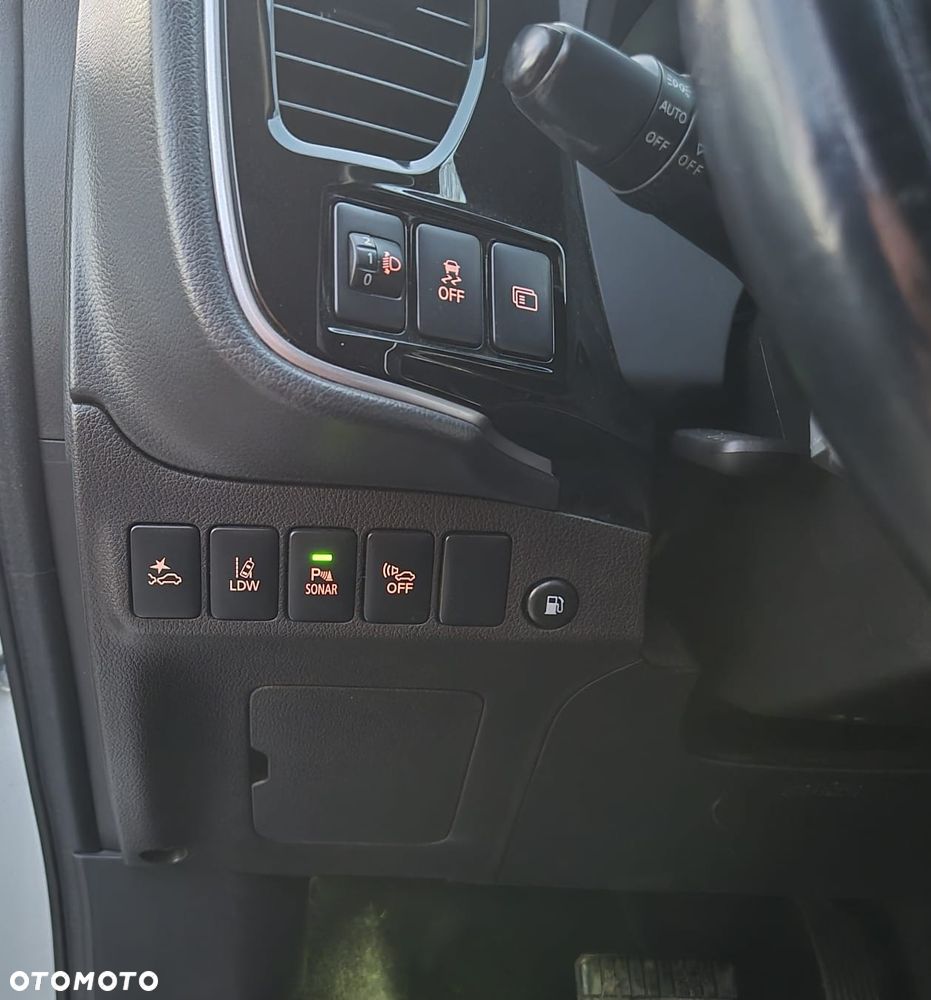 Mitsubishi Outlander - 21
