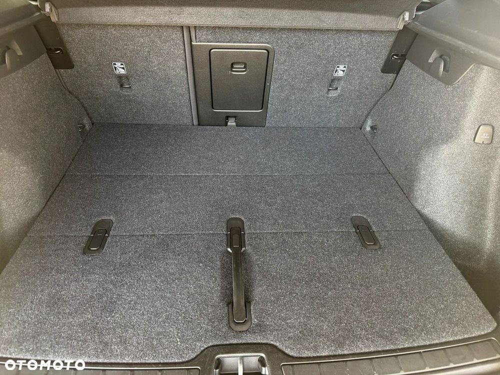 Volvo XC 40 - 25
