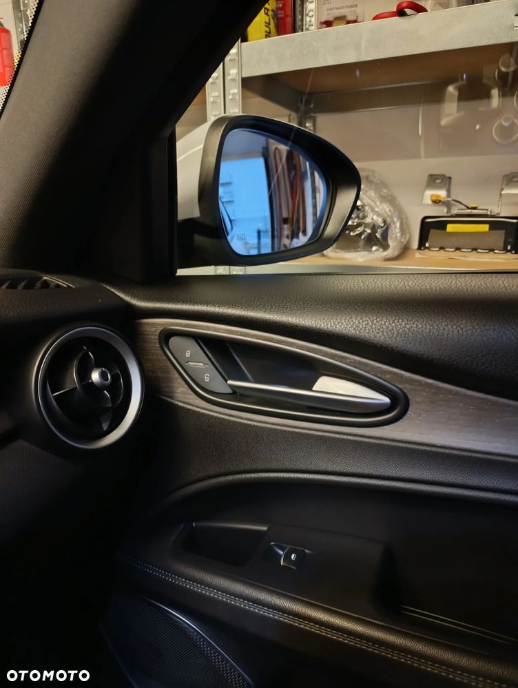 Alfa Romeo Stelvio 2.0 Turbo 16V AT8-Q4 Ti - 20