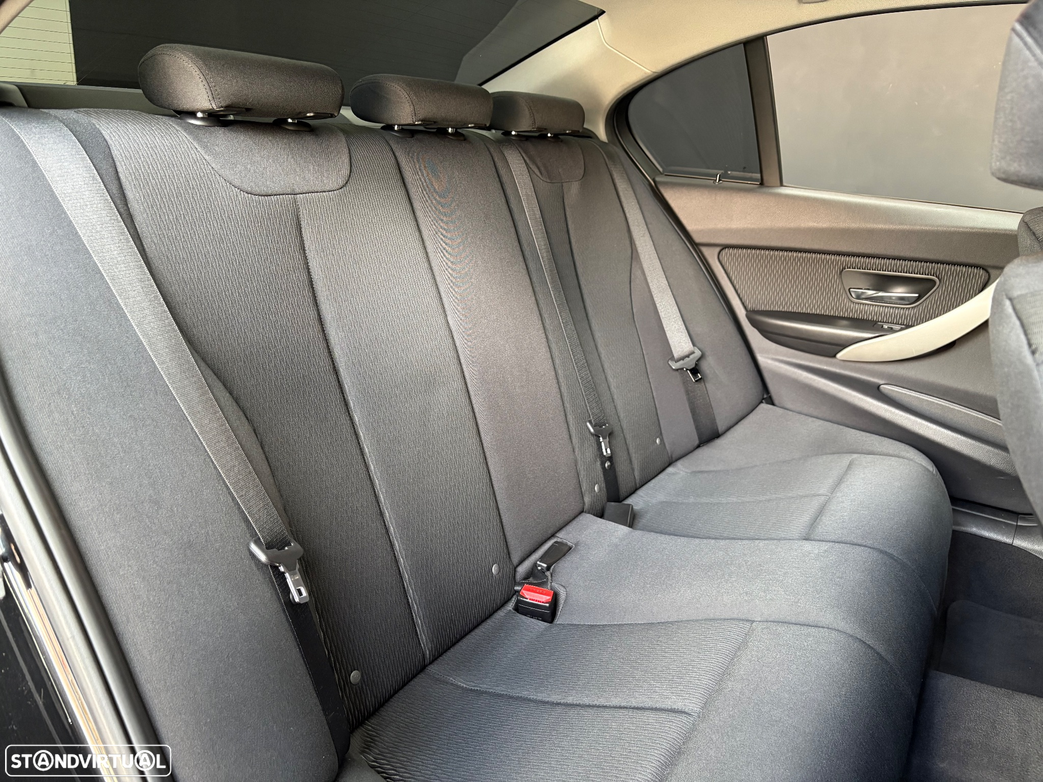 BMW 318 d Aut. Sport Line - 13